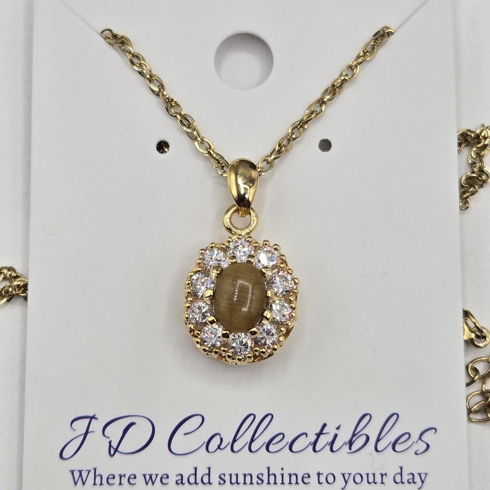 Halo Pendant Necklace Made w Swarovski Crystals Gold 18-20 inch - Picture 3 of 7